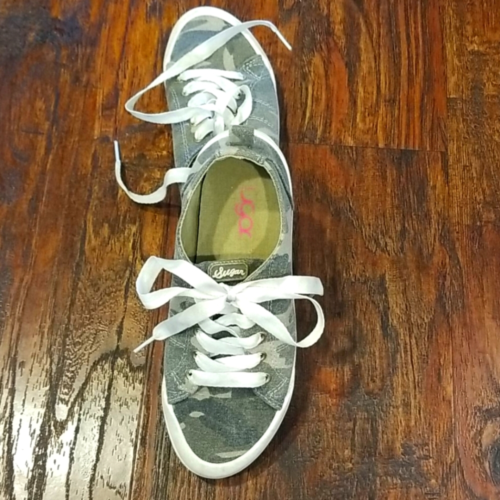 Womens casual sneakers